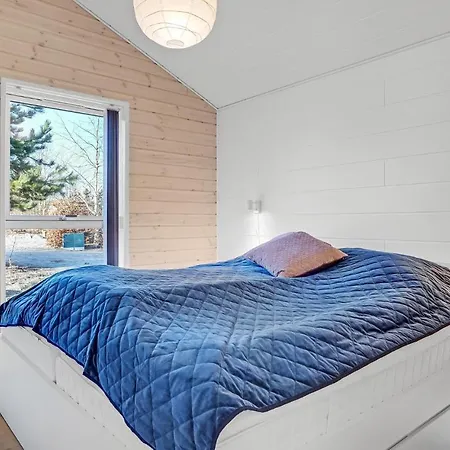 3 Bedroom Beach Front Home In Glesborg * Glesborg