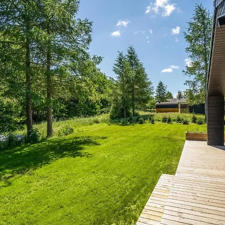 3 Bedroom Beach Front Home In Glesborg *