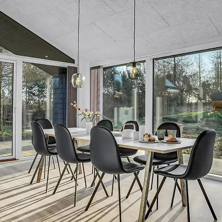 3 Bedroom Front In * Glesborg