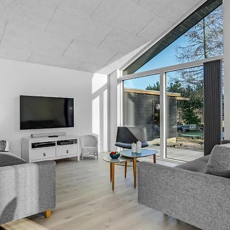 3 Bedroom Beach Front Home In Glesborg * Glesborg